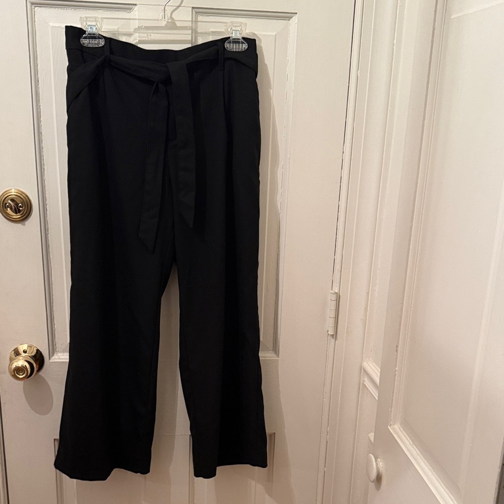 Zara black cropped trousers with back elasticized waistband and belt, 25” inseam